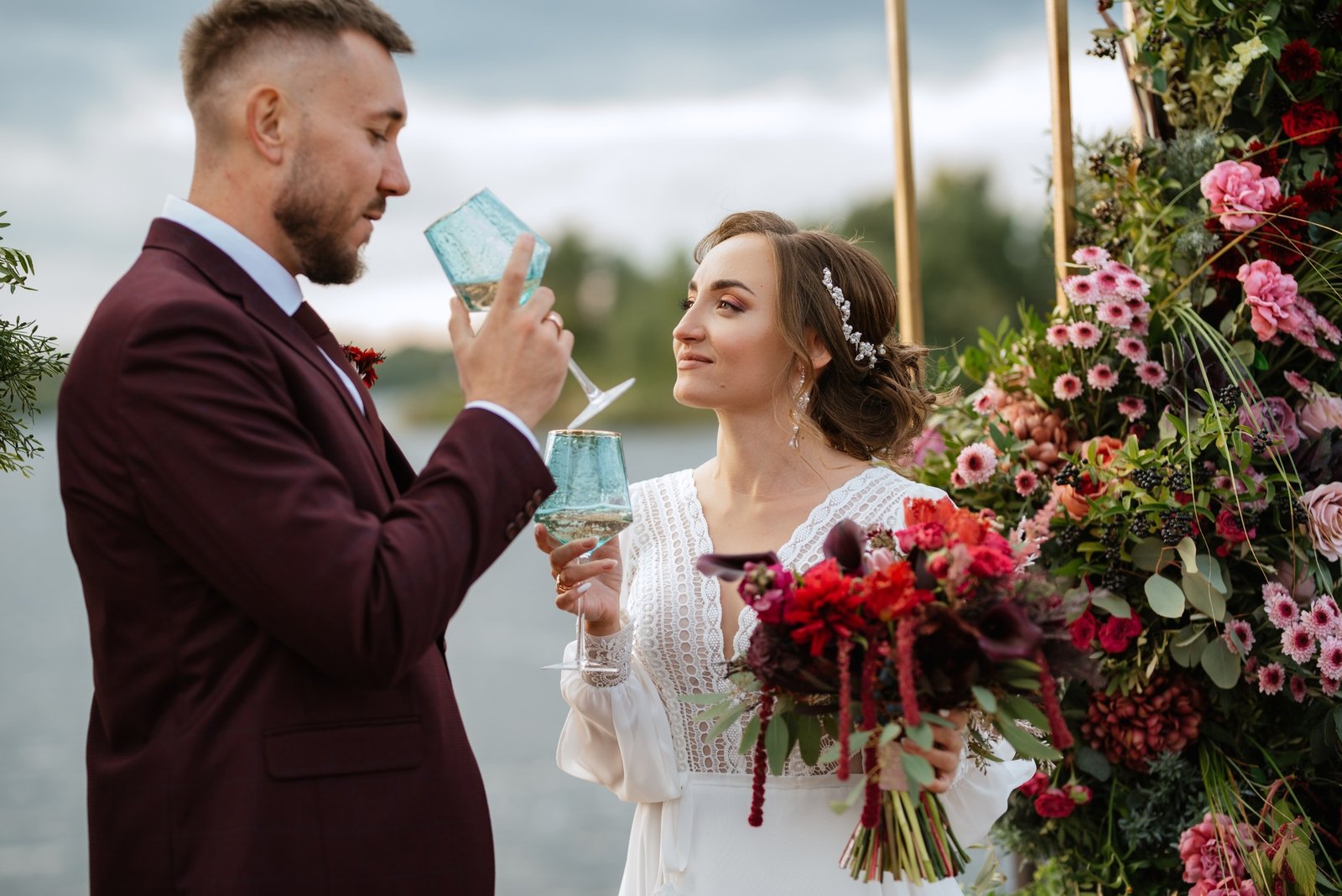 wedding-ceremony-of-the-newlyweds-on-the-pier-2.jpg